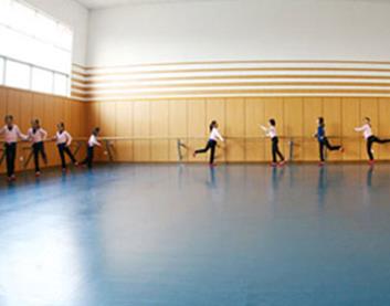 幼儿园塑胶地板如何挑。